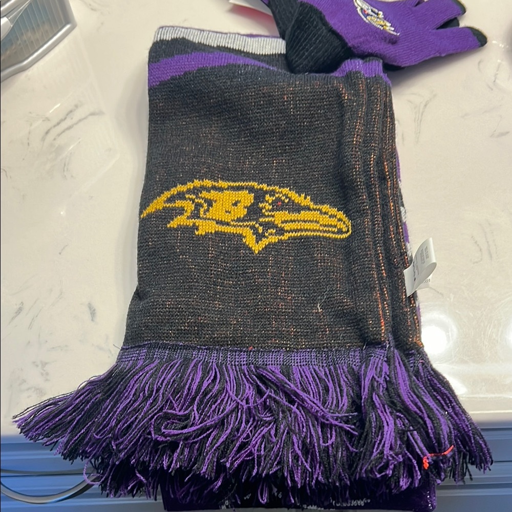 Baltimore Ravens Scarf and Gloves Set - Black and Purple